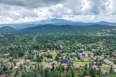 Cabin~Views~Heart Of Town~W&D~Fireplace~Kitchen Woodland Park Luaran gambar