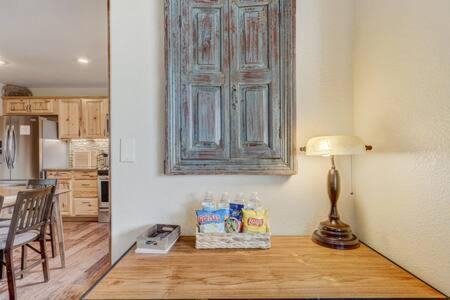 Cabin~Views~Heart Of Town~W&D~Fireplace~Kitchen Woodland Park Luaran gambar